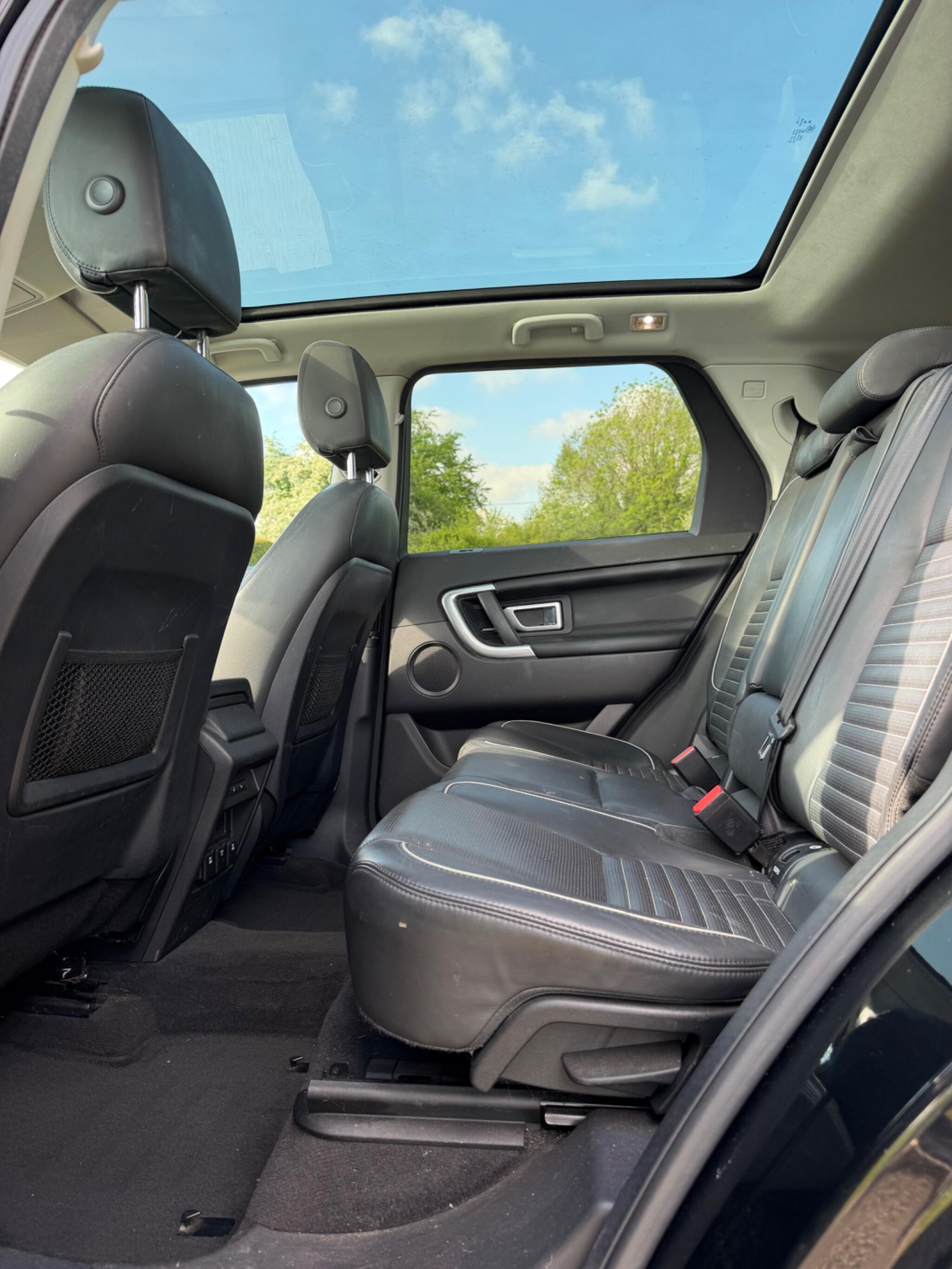 Land Rover Discovery Sport view 13