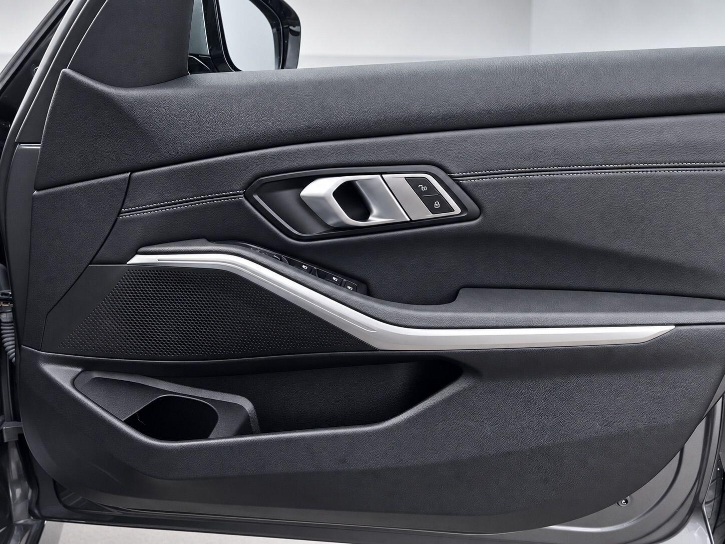 BMW 3 Series view 15