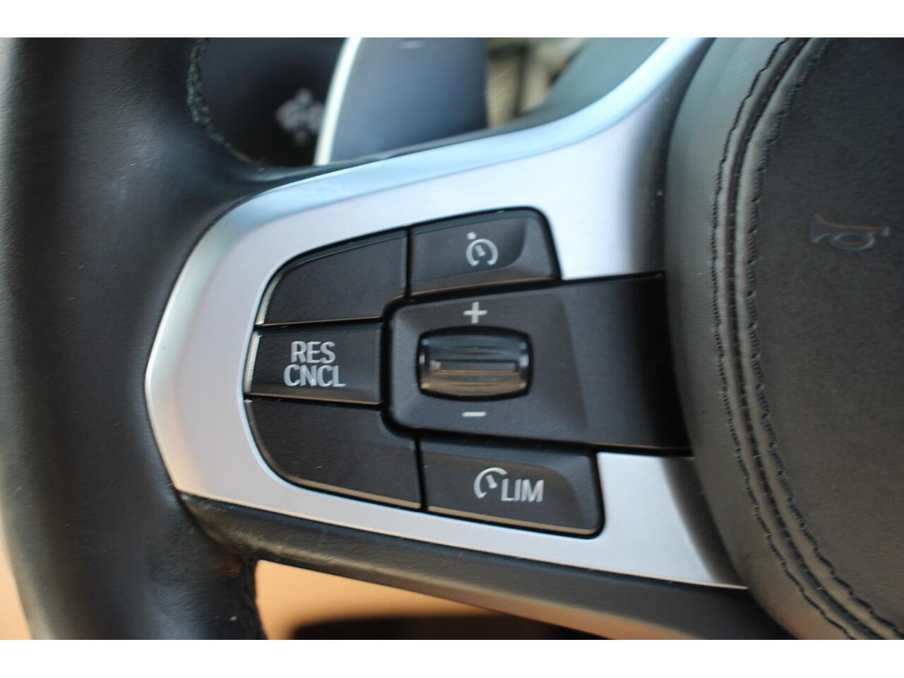 BMW 5 Series view 28