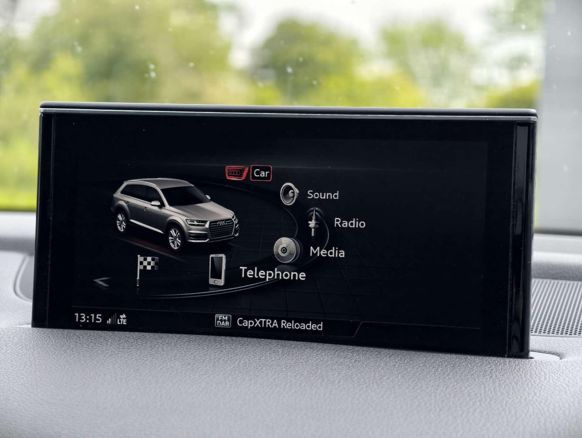 Audi Q7 view 47