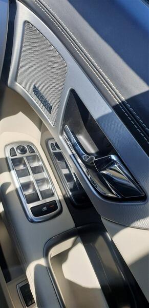 2014 Jaguar XF image 32
