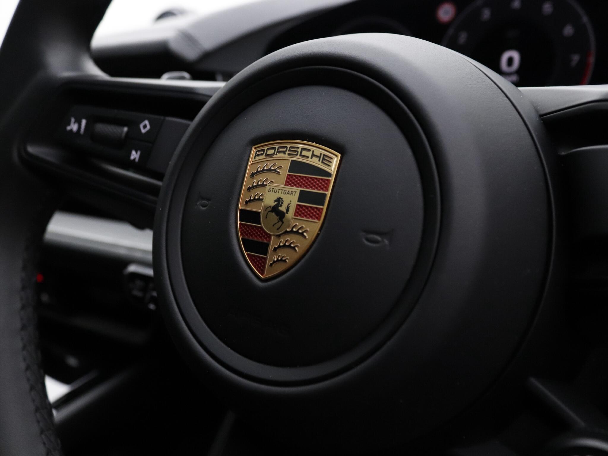 Porsche Cayenne view 29
