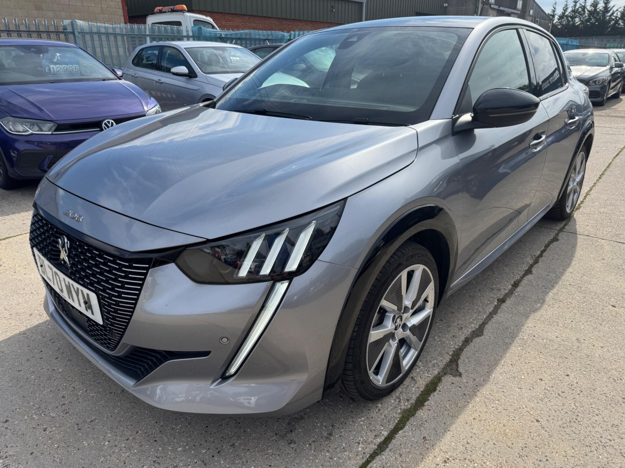 Peugeot E-208 view 5