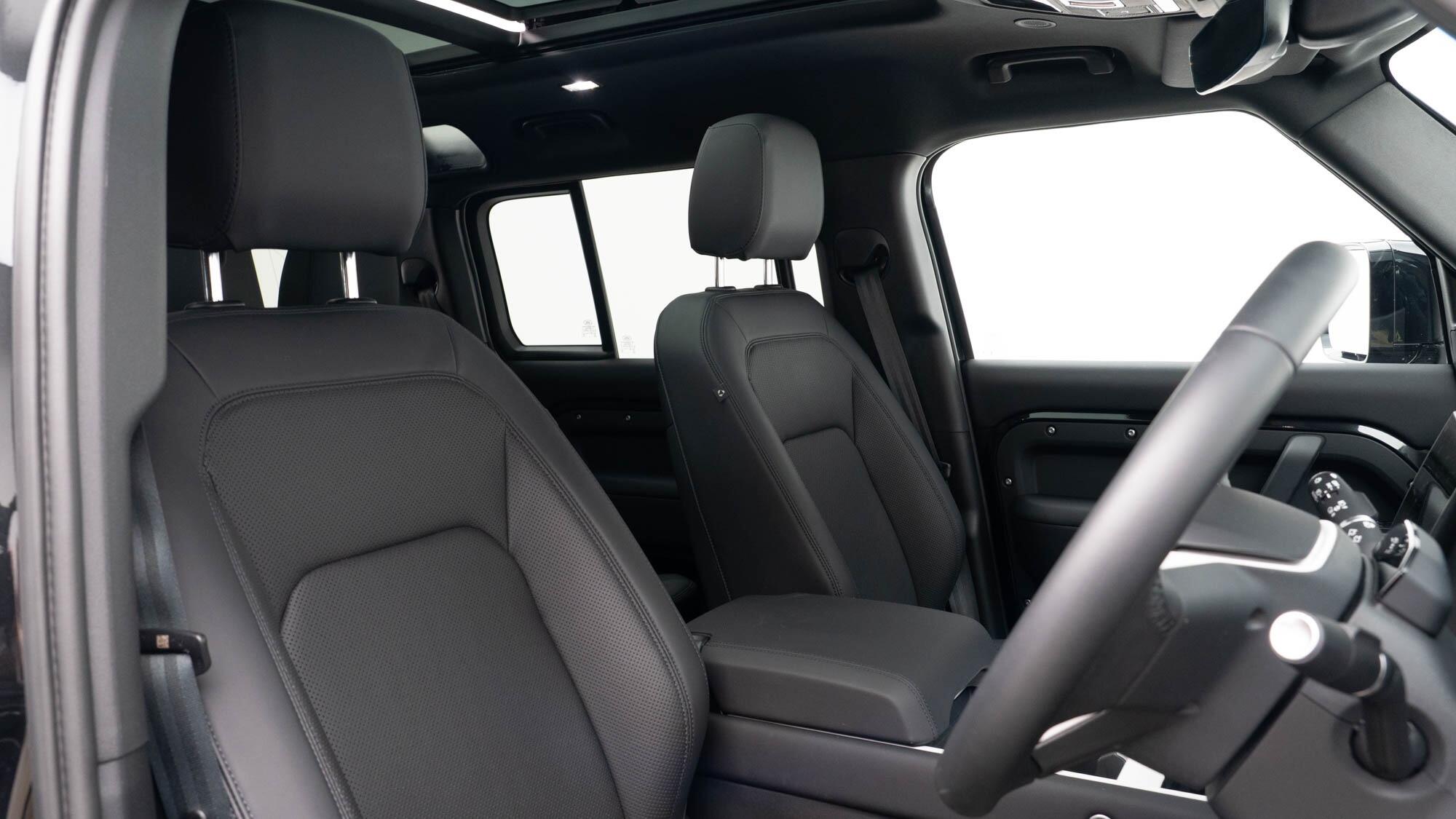Land Rover Defender 110 view 3