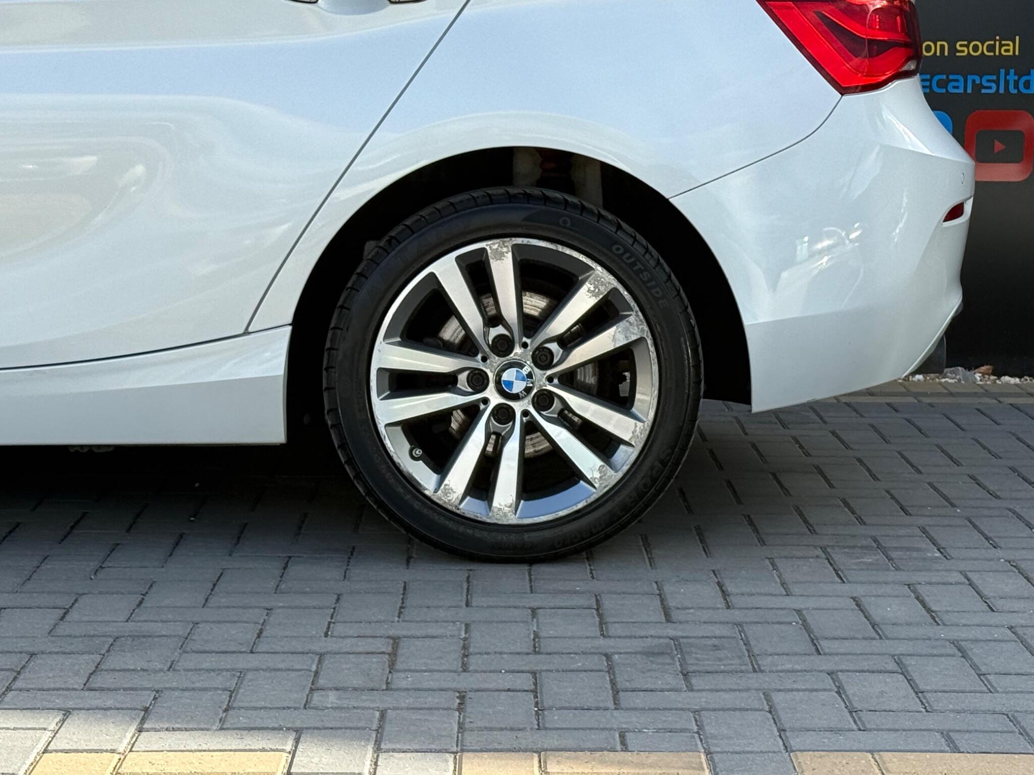 BMW 1 Series view 13