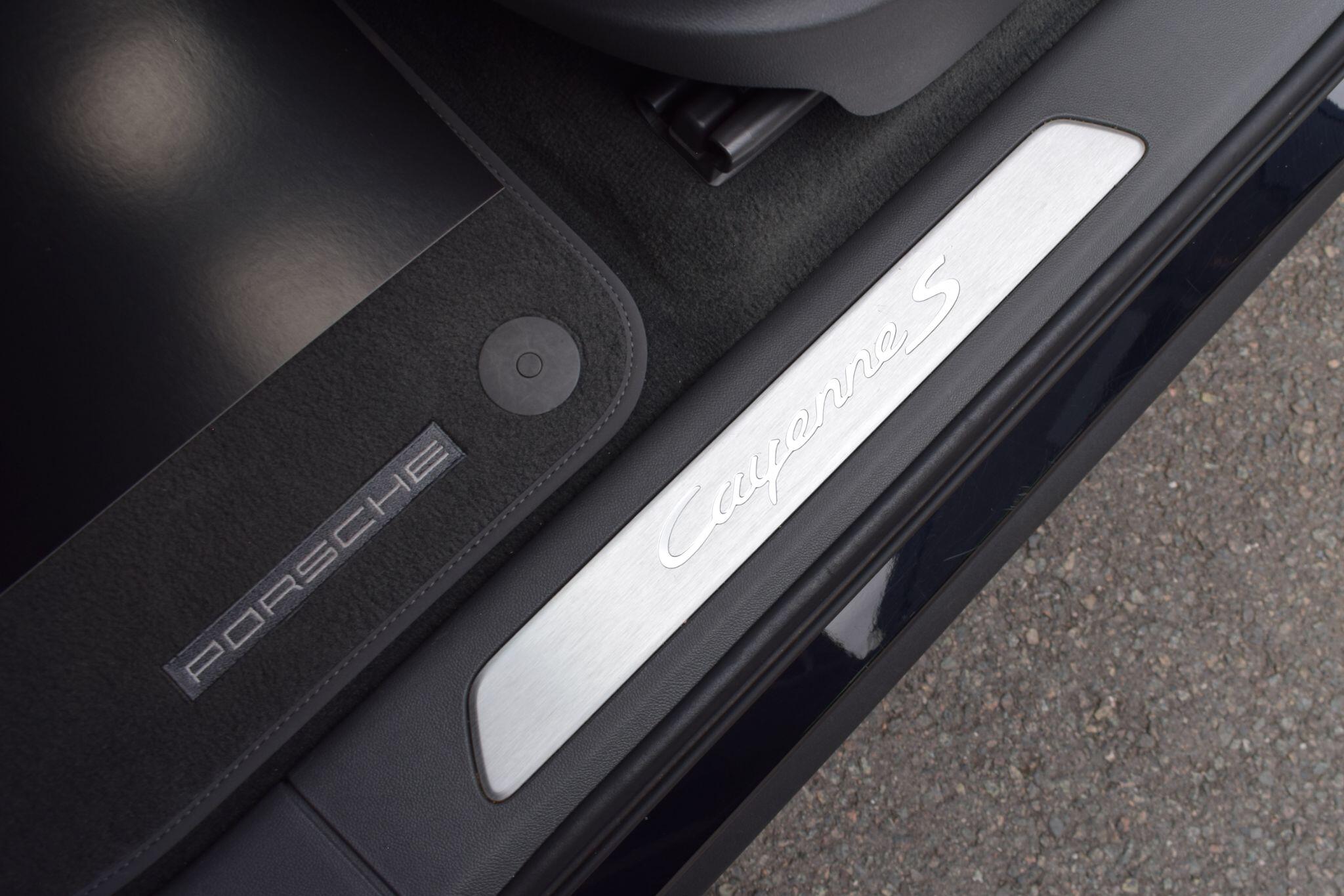 Porsche Cayenne view 15