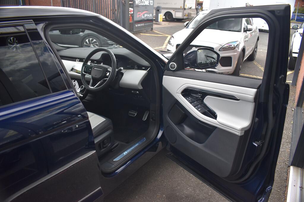 Land Rover Range Rover Evoque view 25