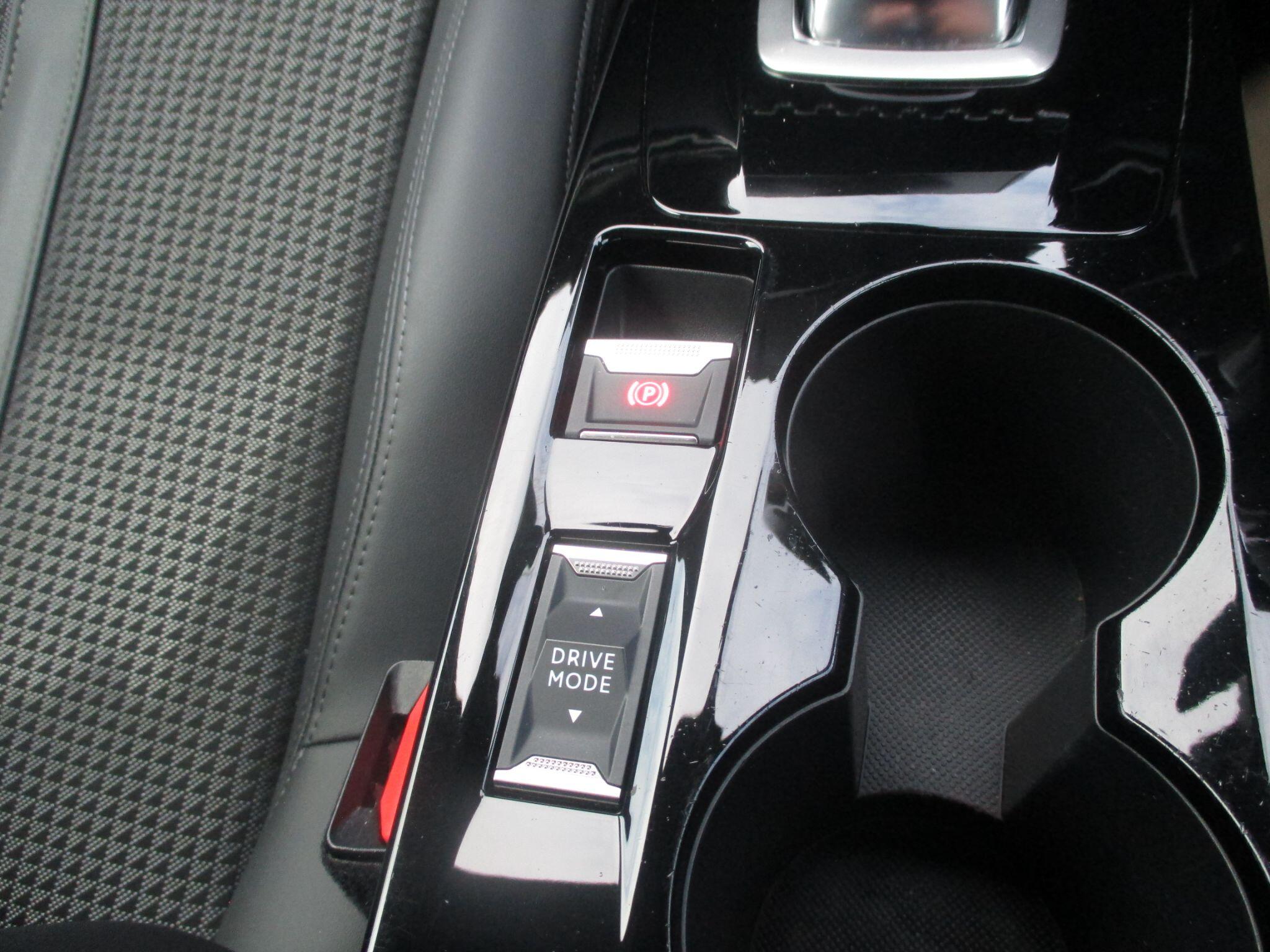 Peugeot E-2008 view 42