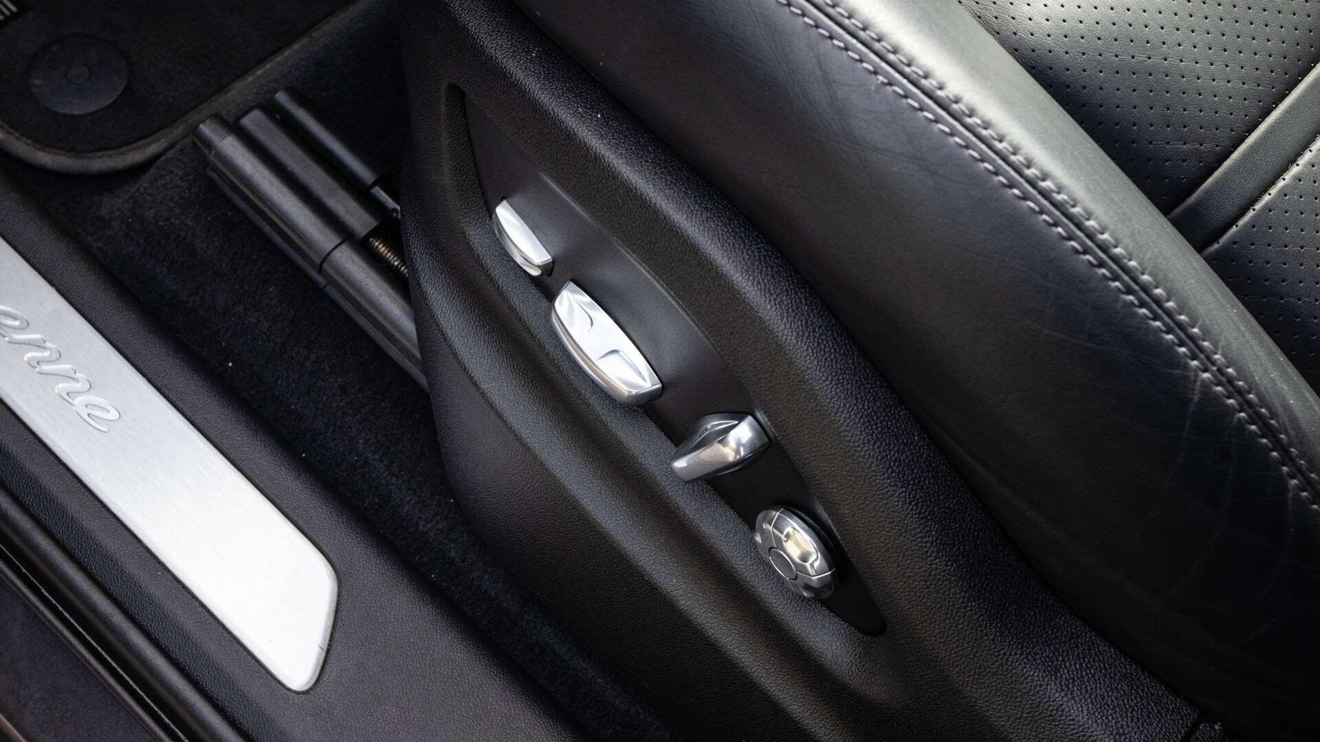 Porsche Cayenne view 32