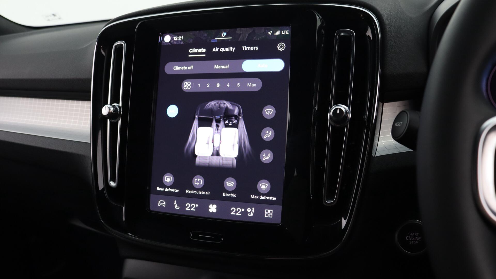 Volvo XC40 view 32