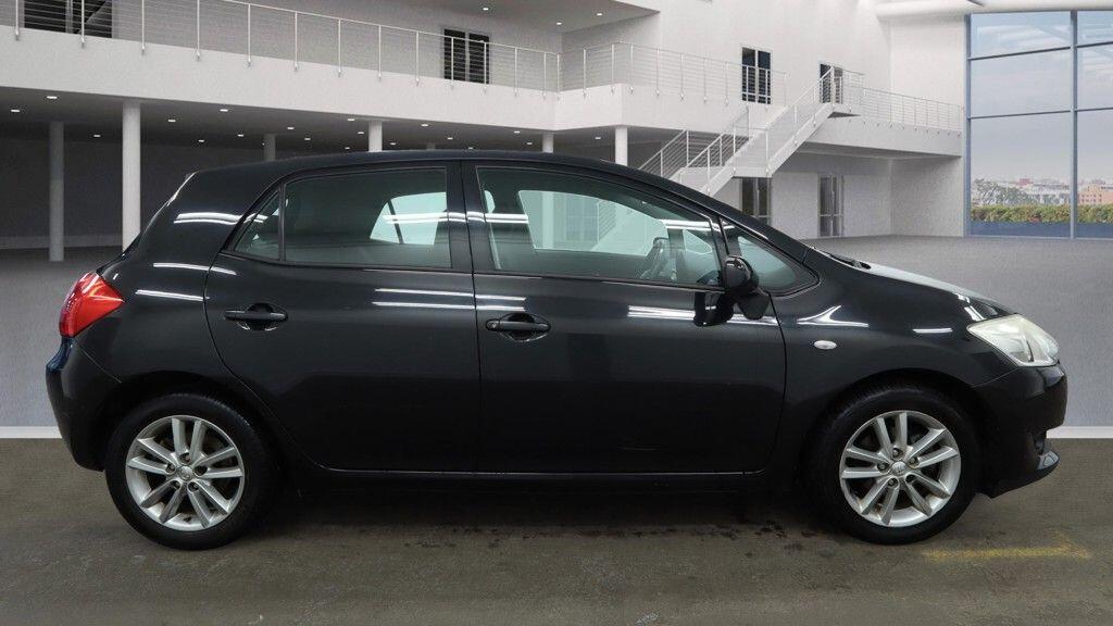 Toyota Auris view 5