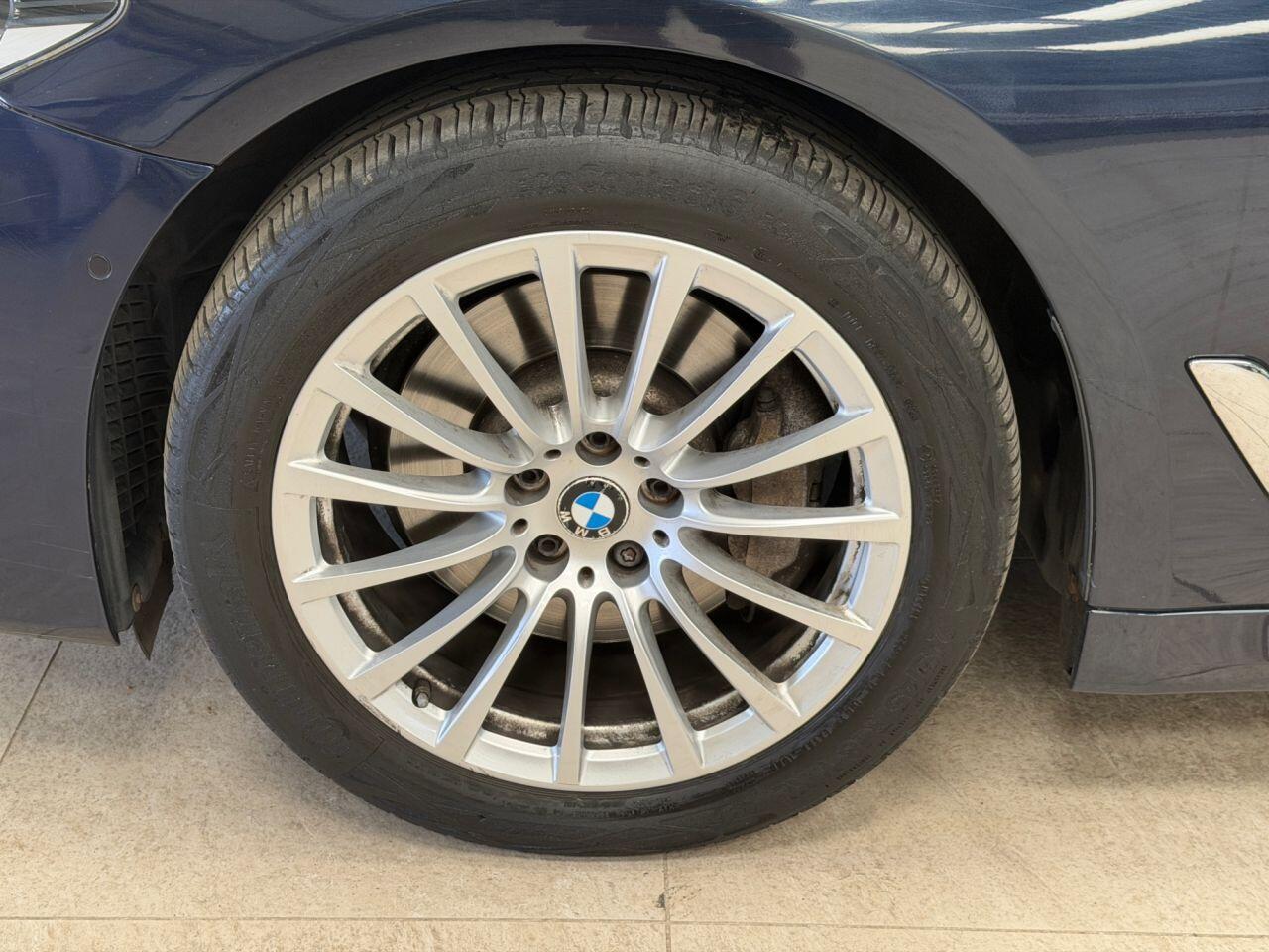 BMW 5 Series view 30