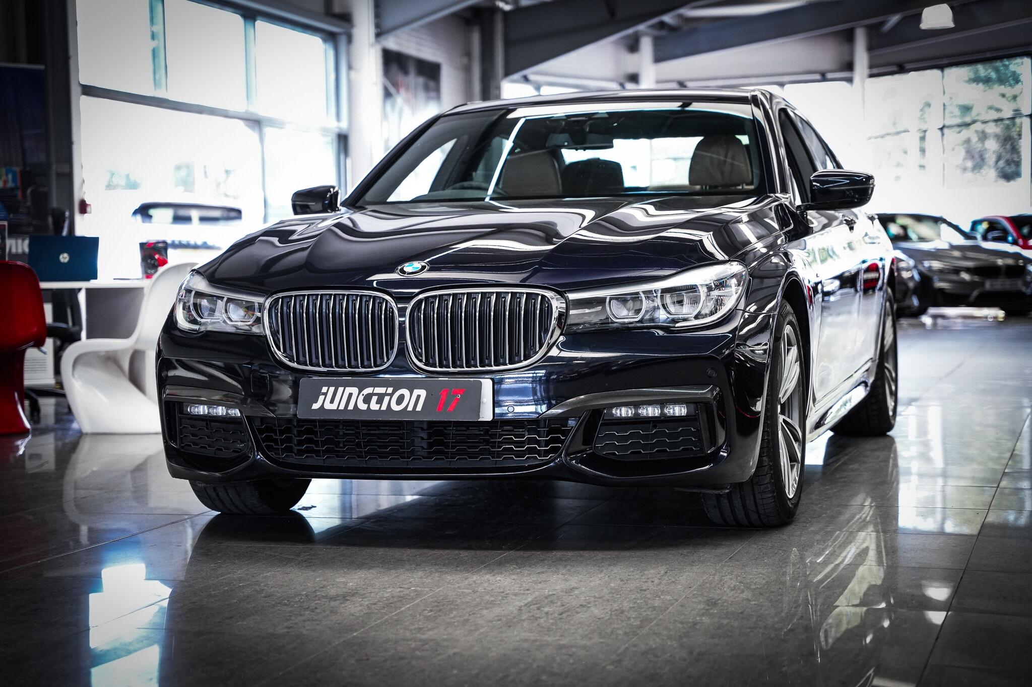 BMW 7 Series view 12