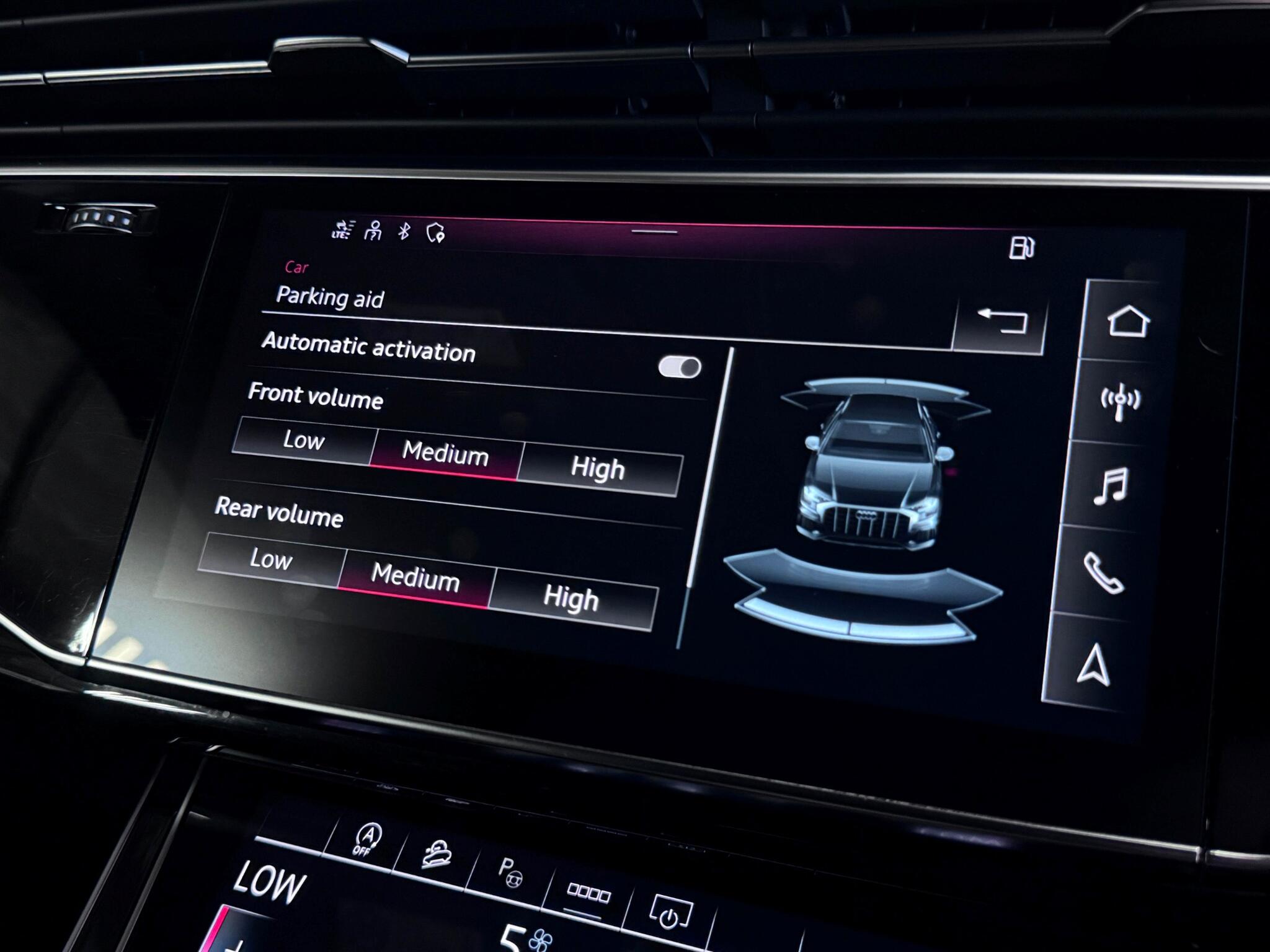 Audi Q8 view 50