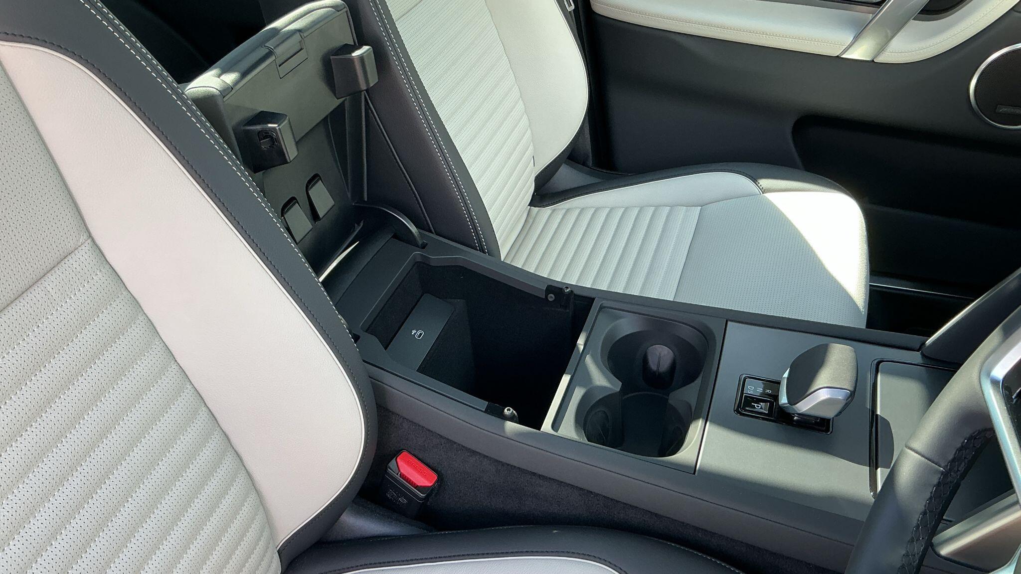 Land Rover Discovery Sport view 33