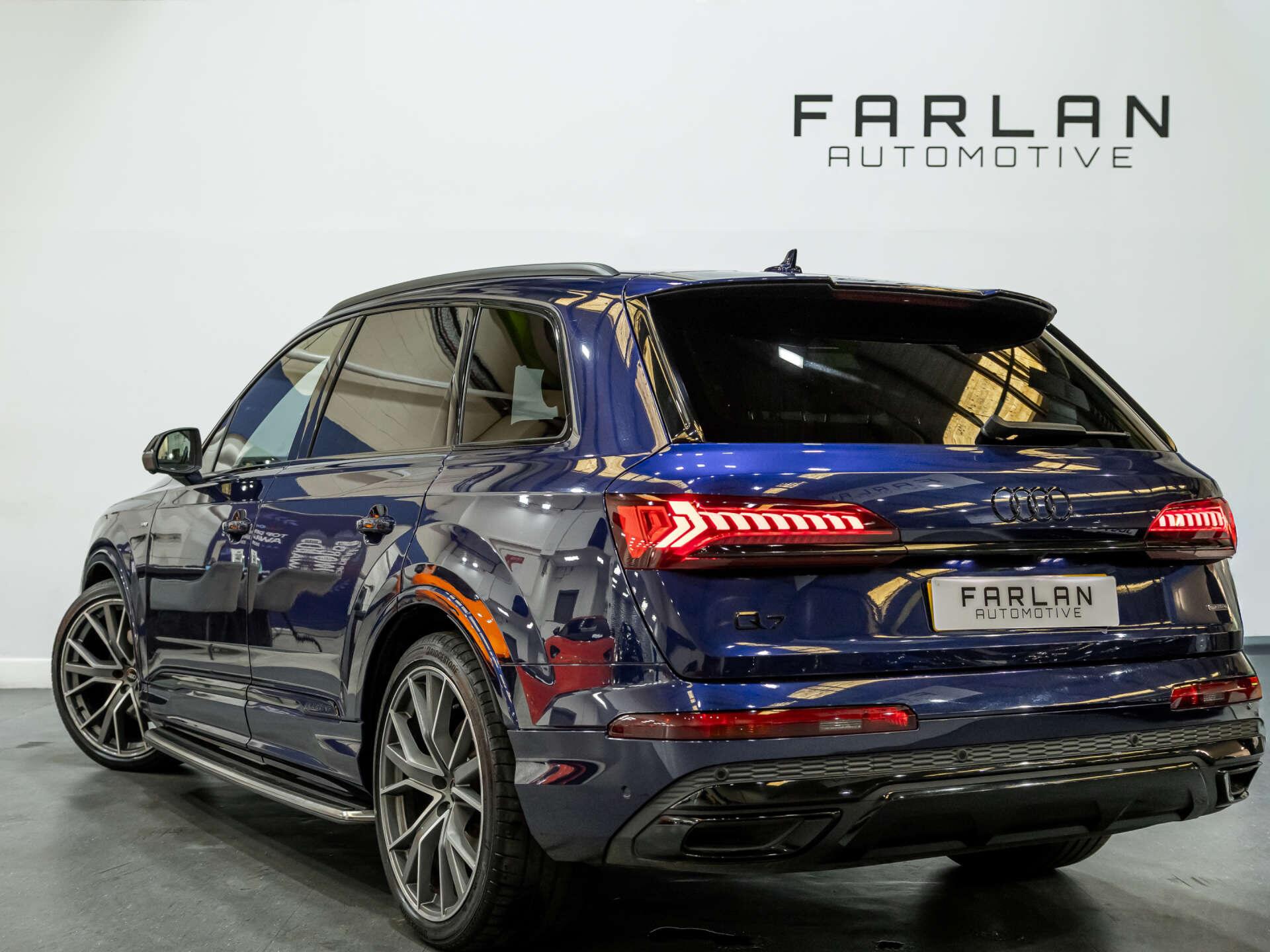 Audi Q7 view 5