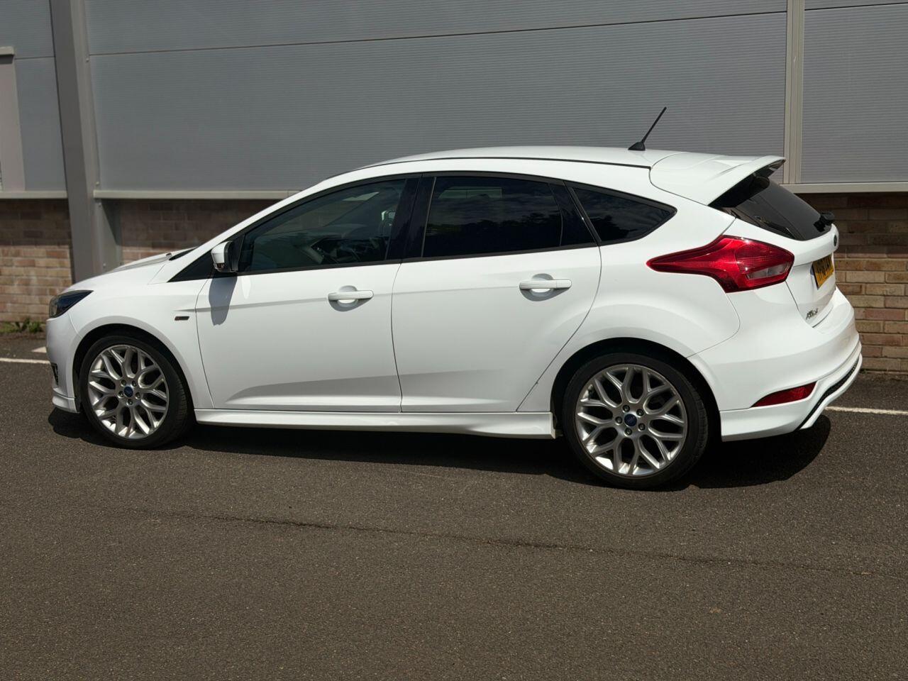 Ford Focus view 31