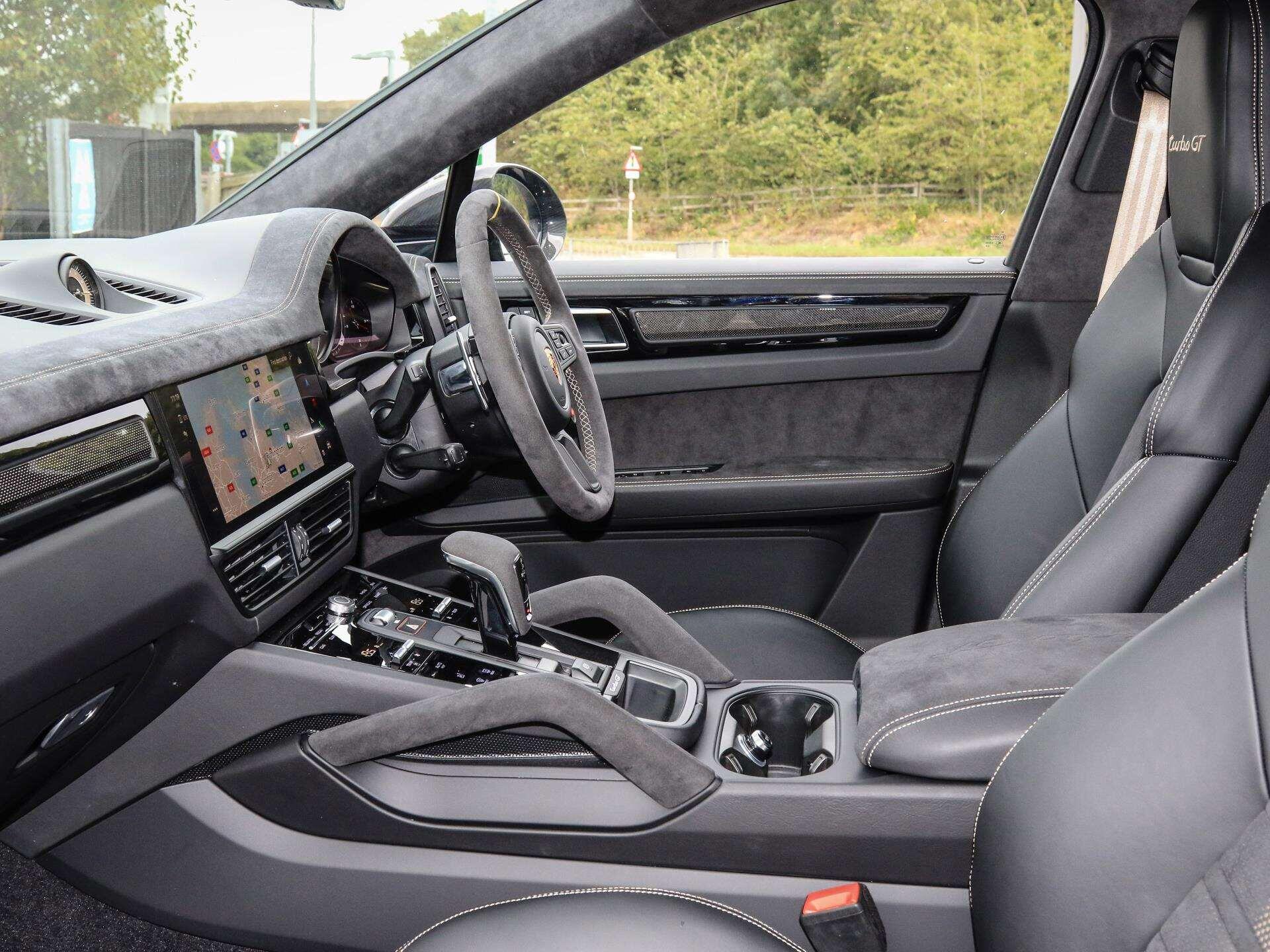 Porsche Cayenne view 12