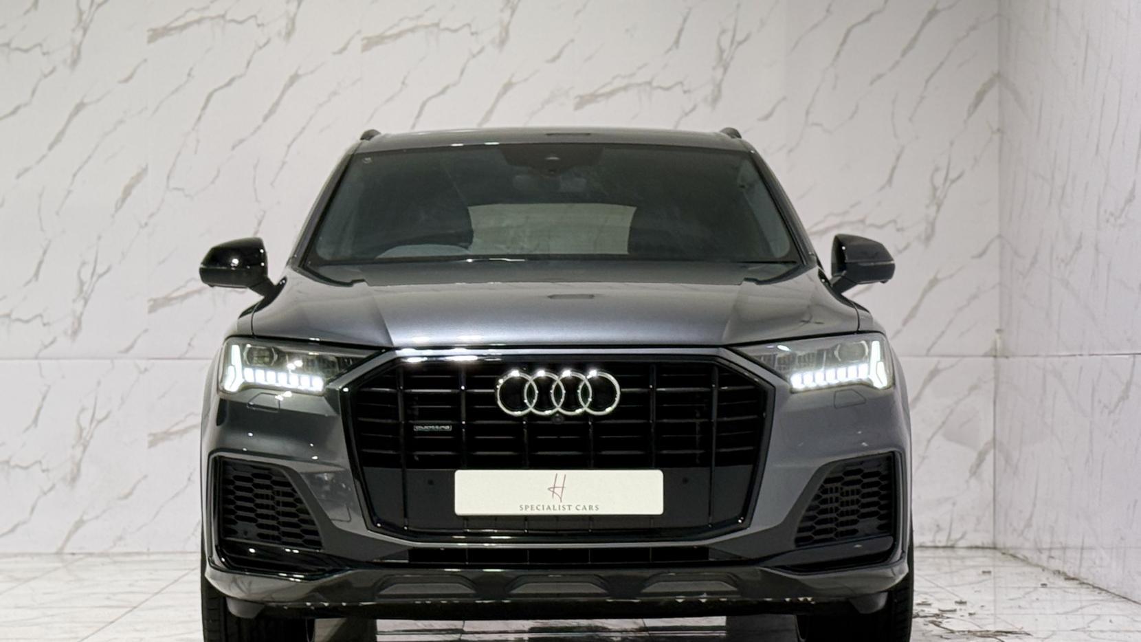 Audi Q7 view 2