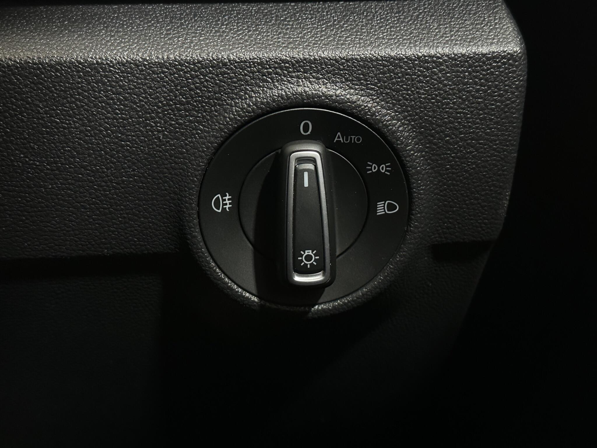 Volkswagen T-Roc view 18
