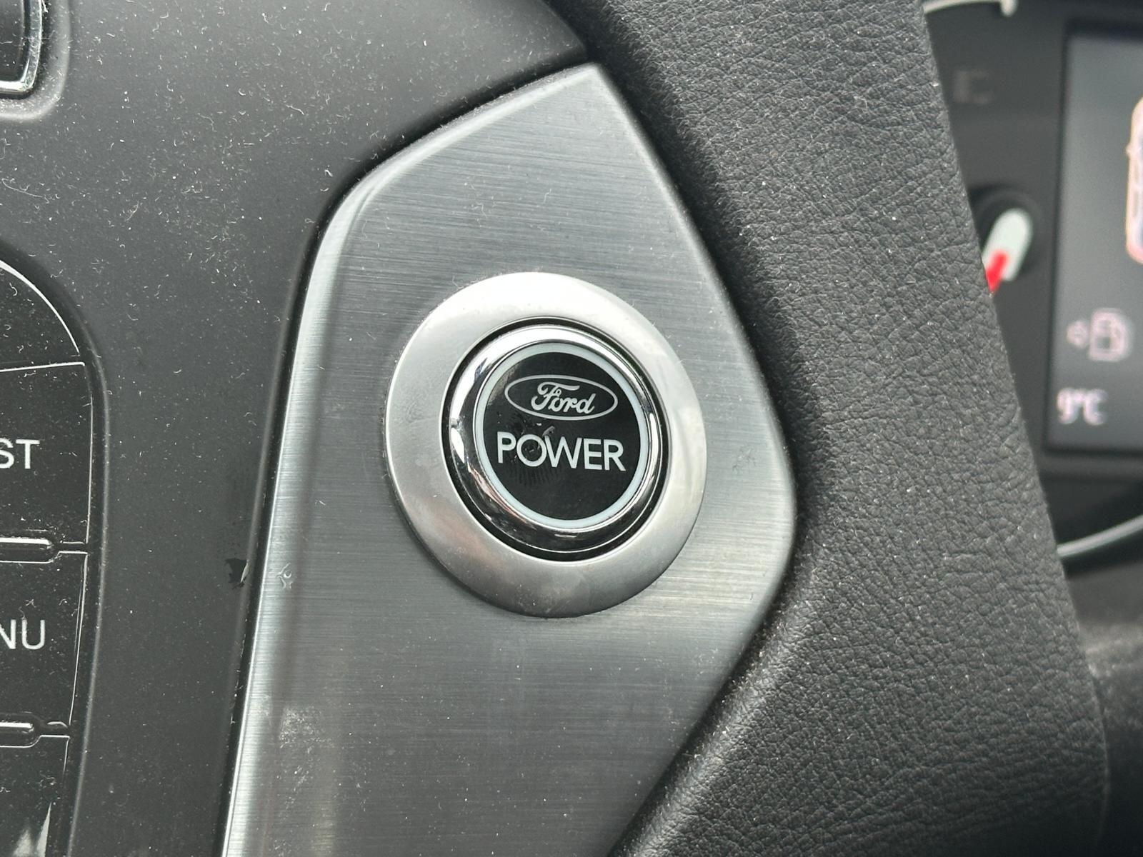 Ford Mondeo view 14