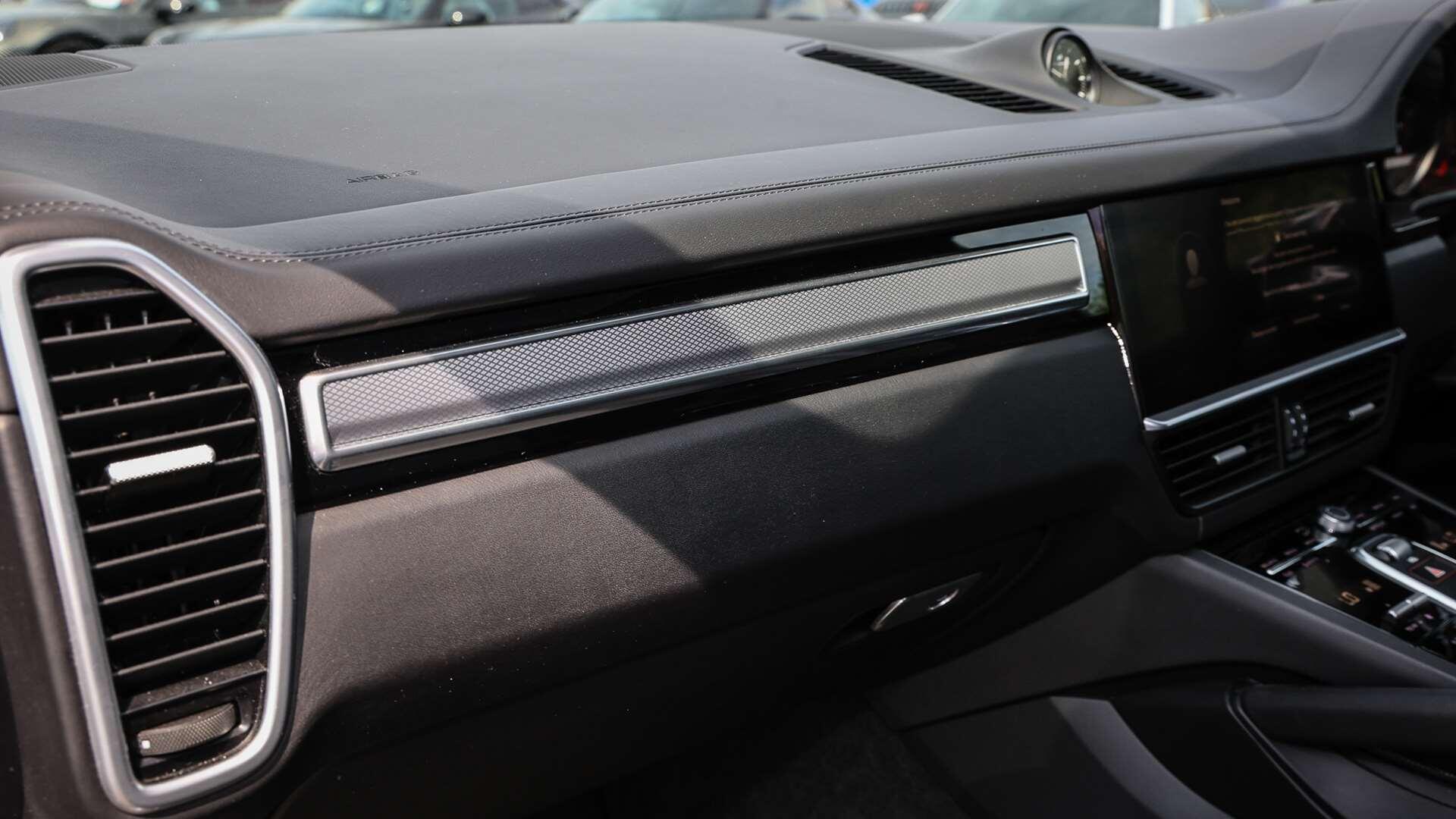 Porsche Cayenne view 24