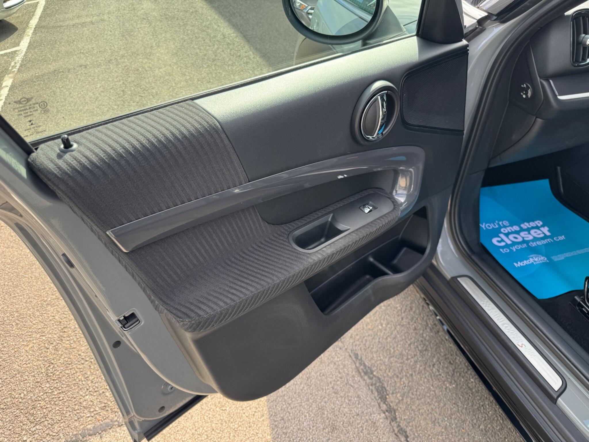 Mini Countryman view 24