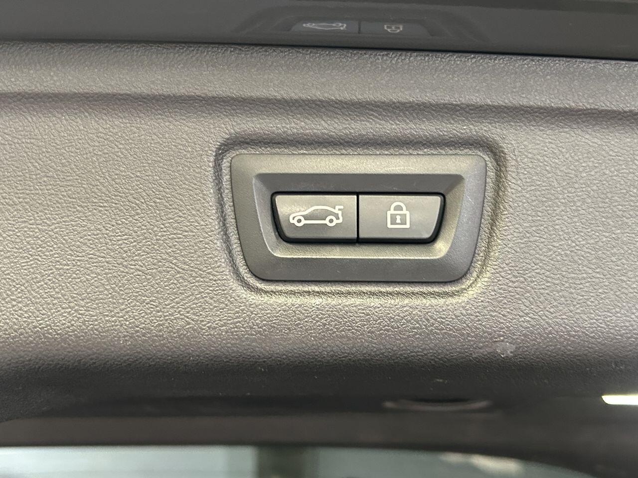 BMW 3 Series view 32