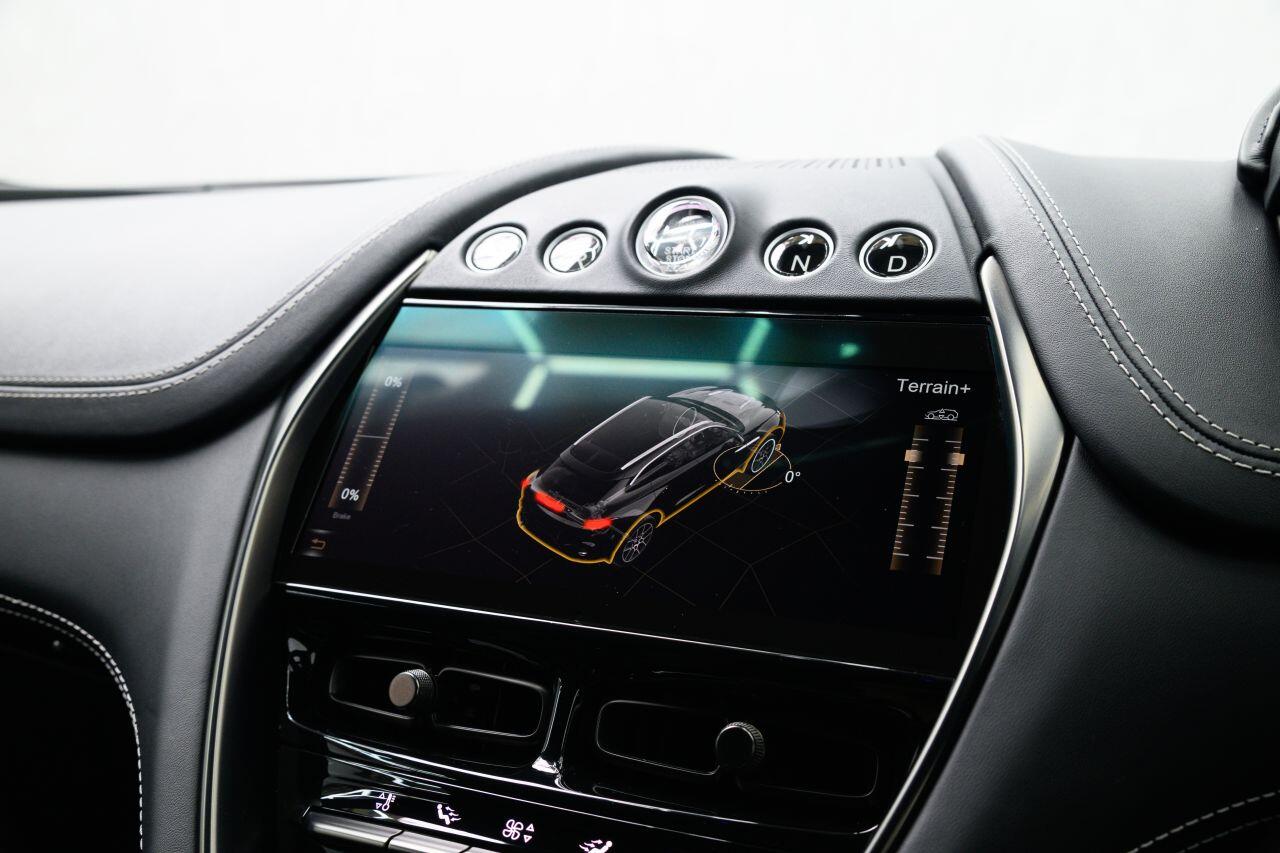Aston Martin DBX view 60