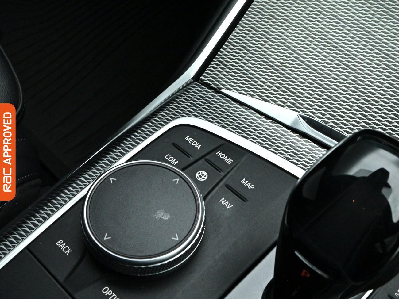 BMW 3 Series view 21