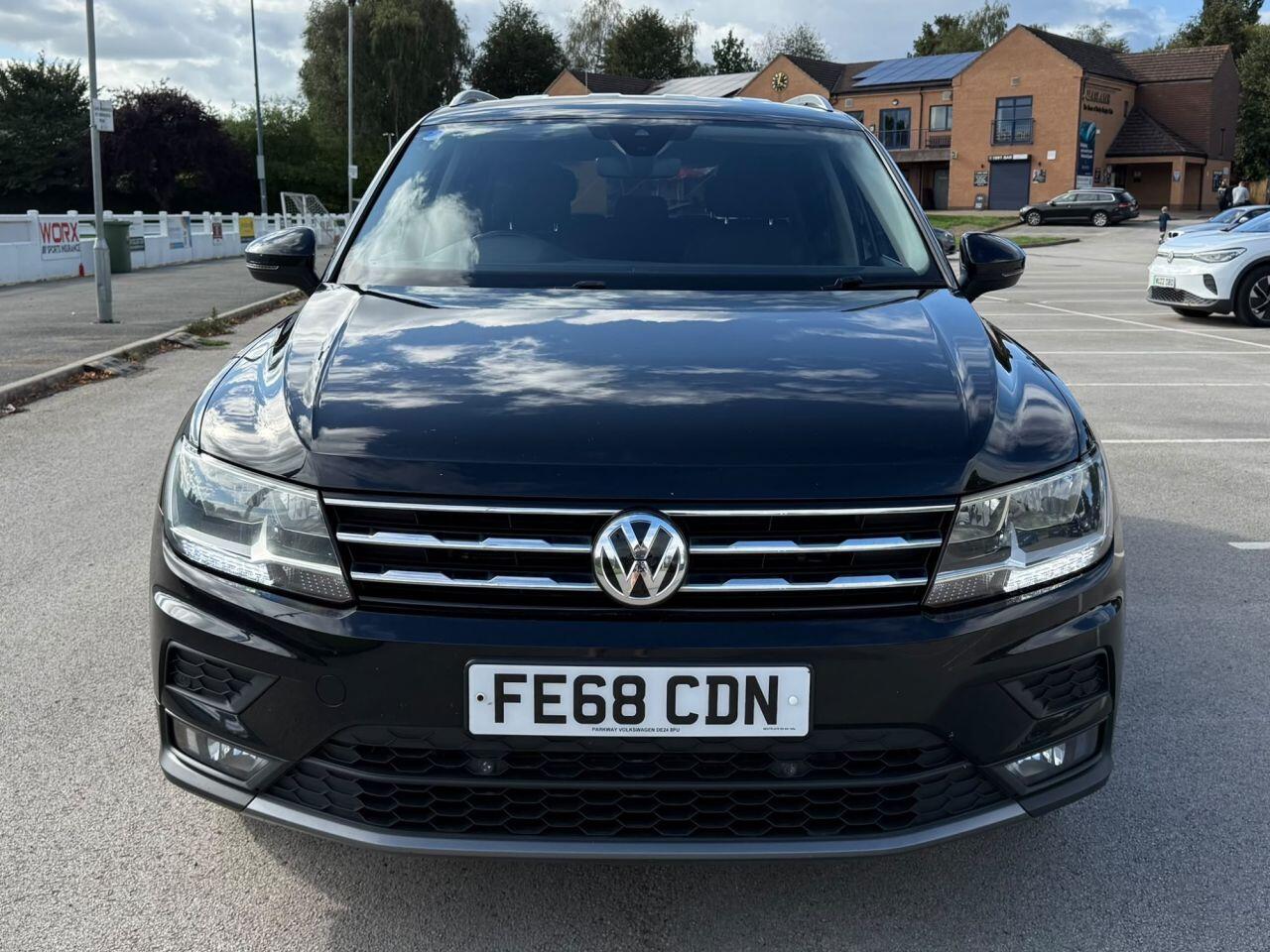 Volkswagen Tiguan Allspace view 8