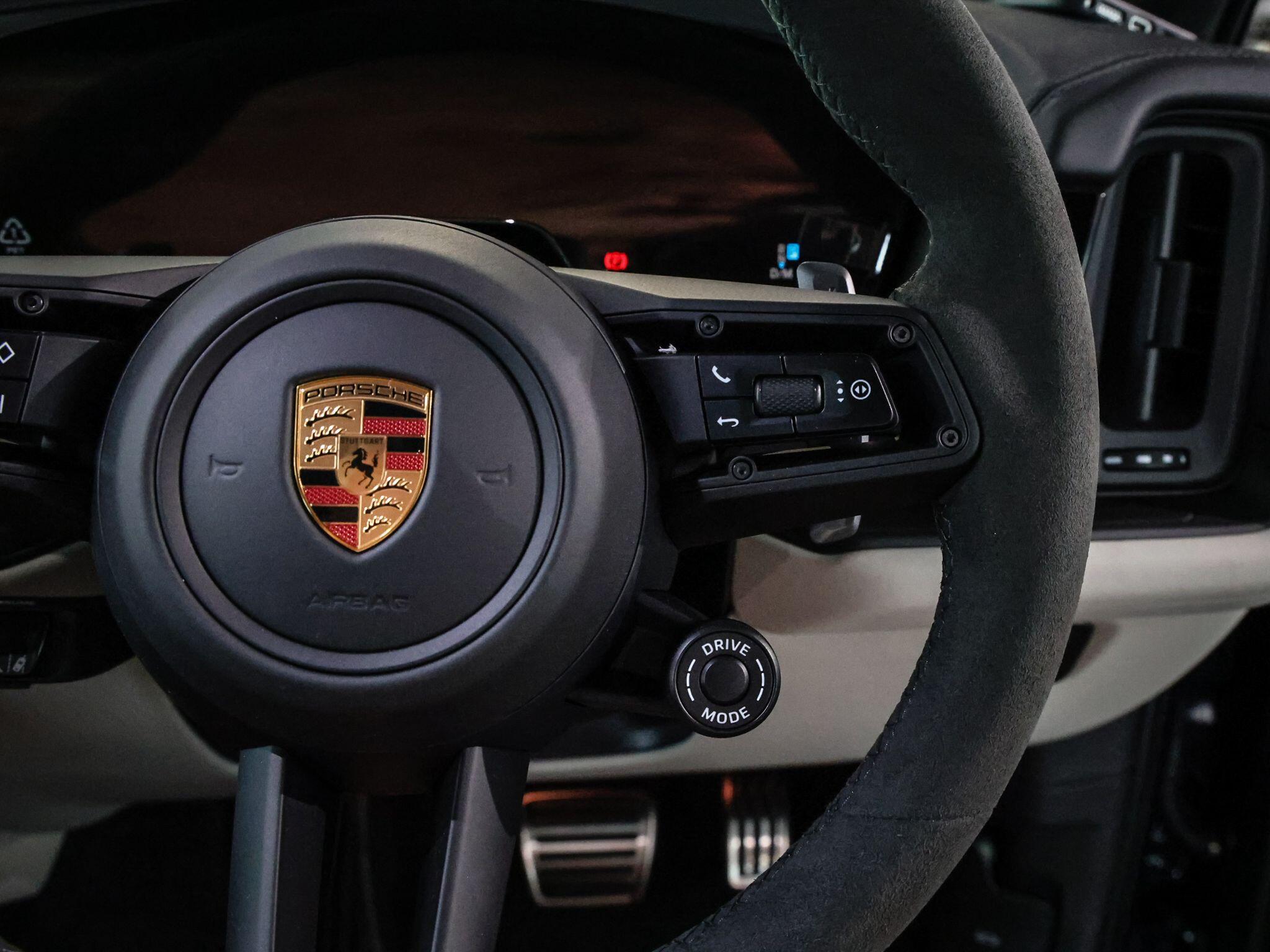 Porsche Cayenne view 19