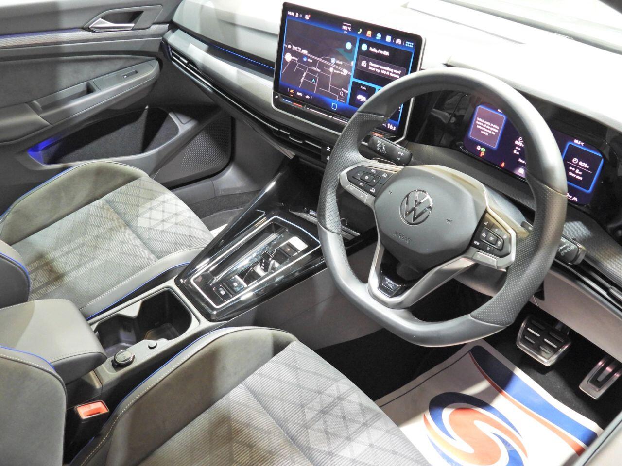 Volkswagen Golf view 4