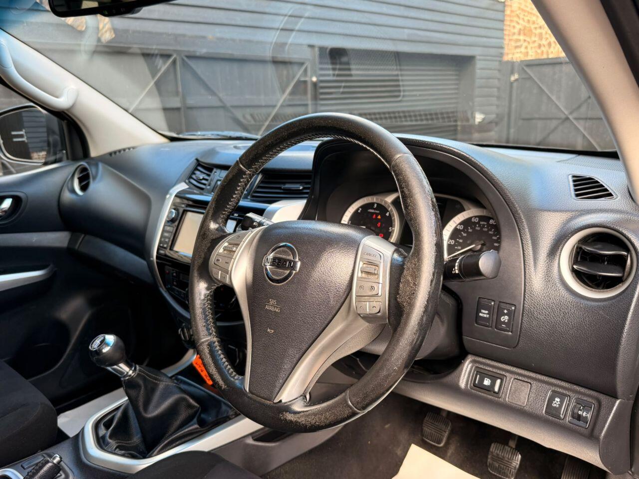 Nissan Navara view 10