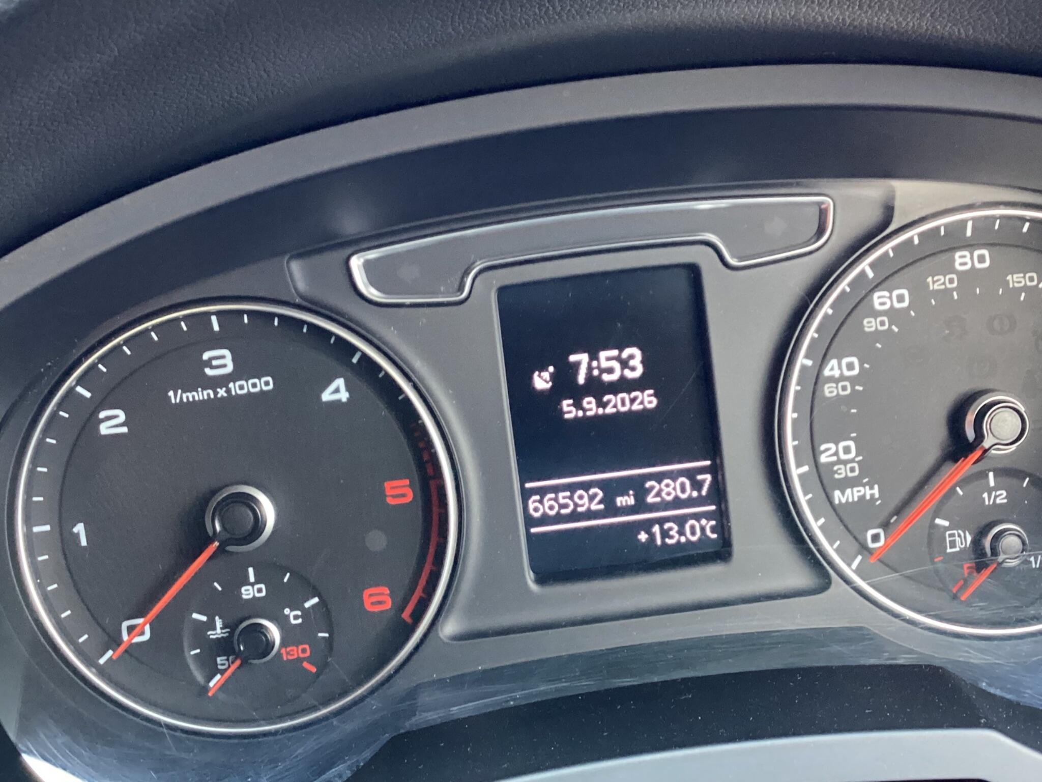 Audi Q3 view 19