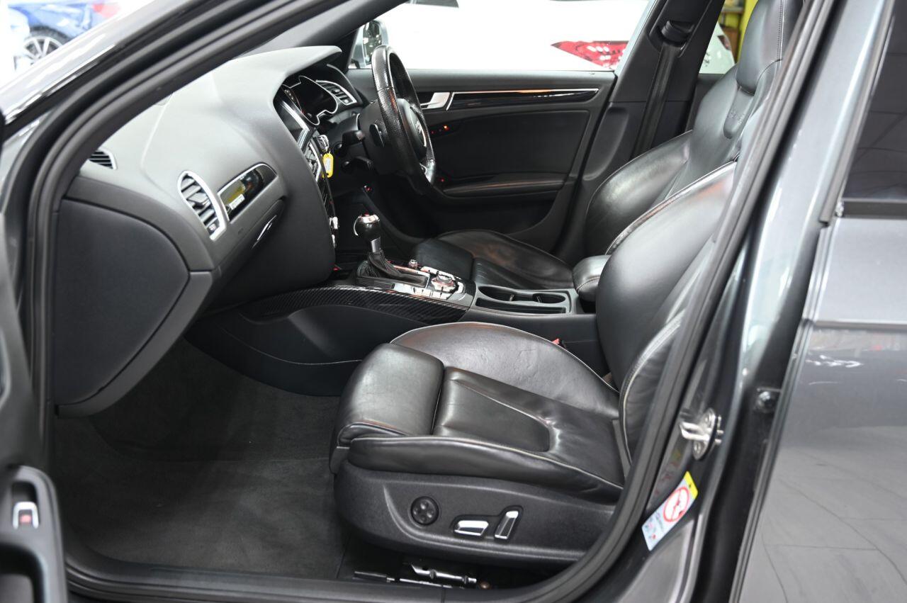 Audi RS4 Avant view 17