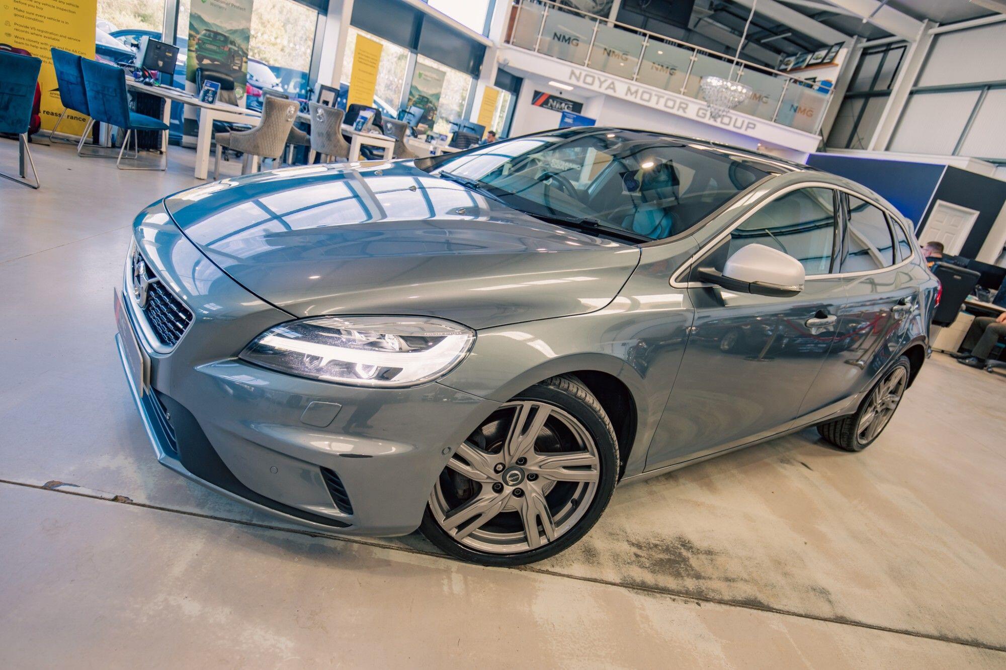 Volvo V40 view 5