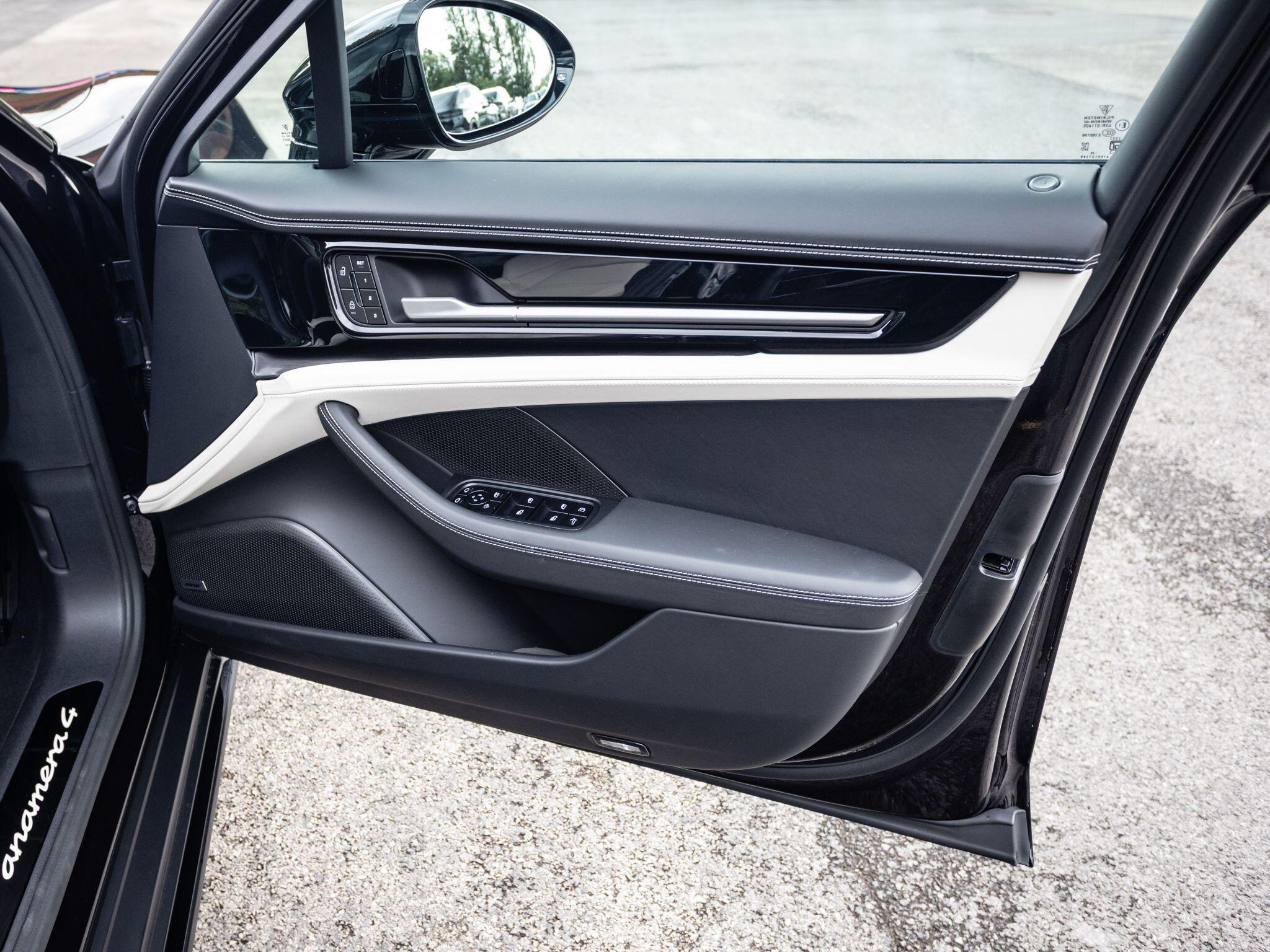 Porsche Panamera view 22