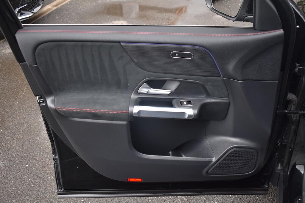 Mercedes-Benz 300 view 40
