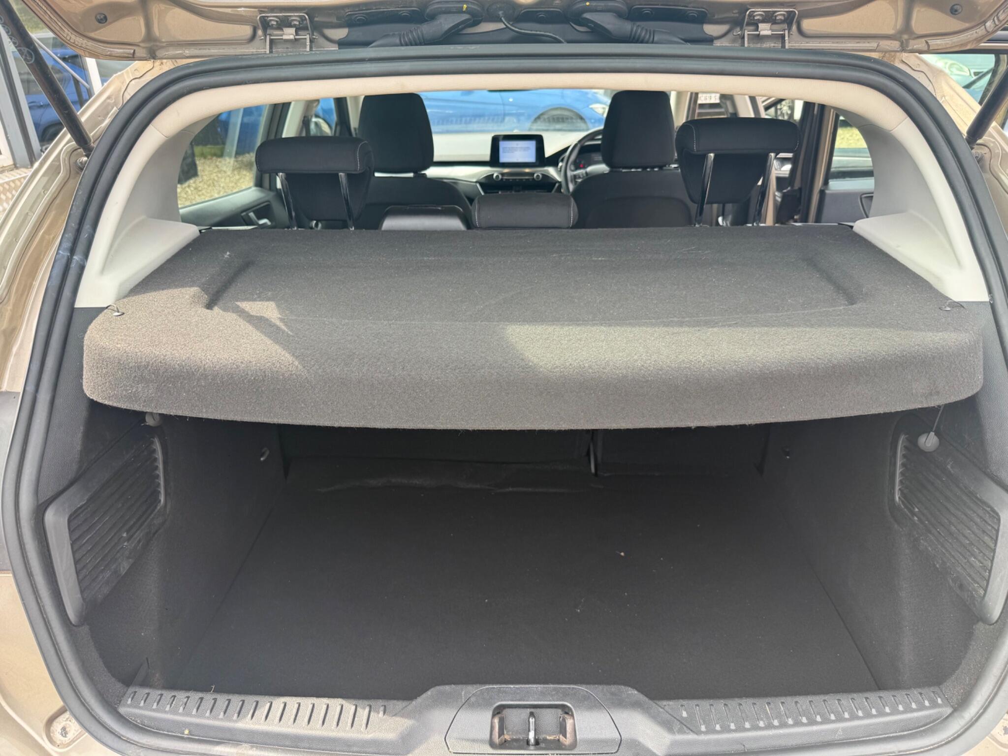 Ford Focus view 12