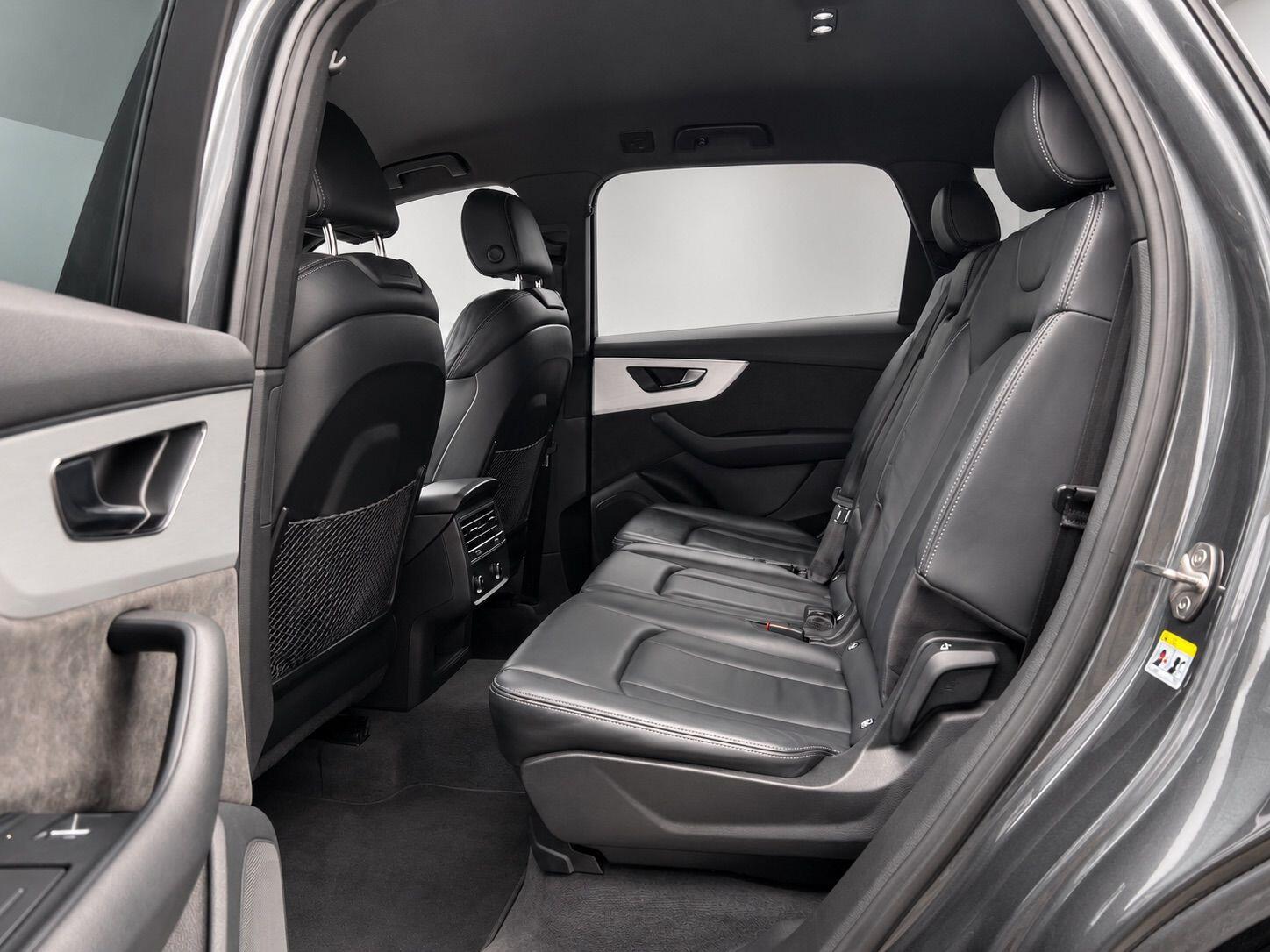 Audi Q7 view 43