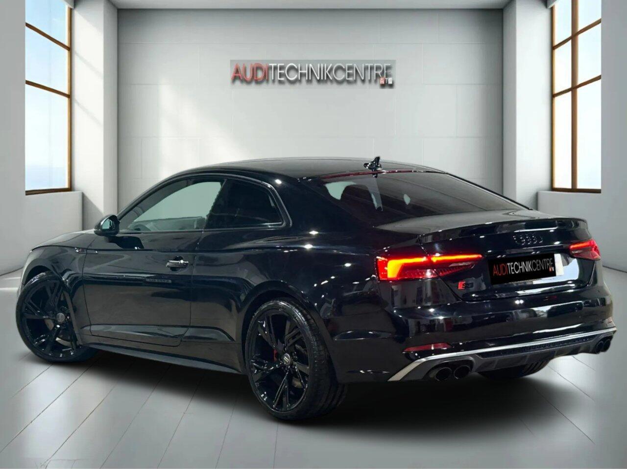 Audi S5 view 6