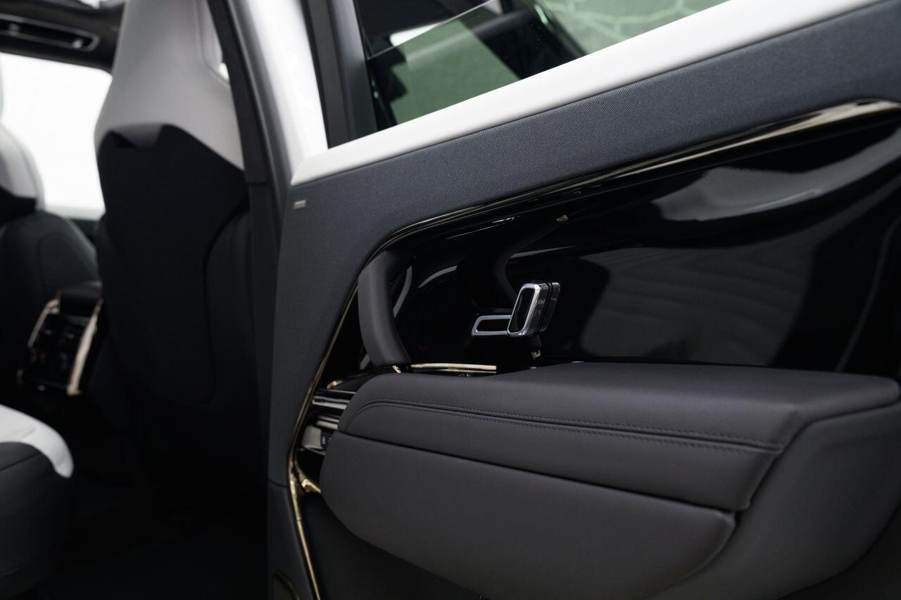 Land Rover Range Rover Sport view 37