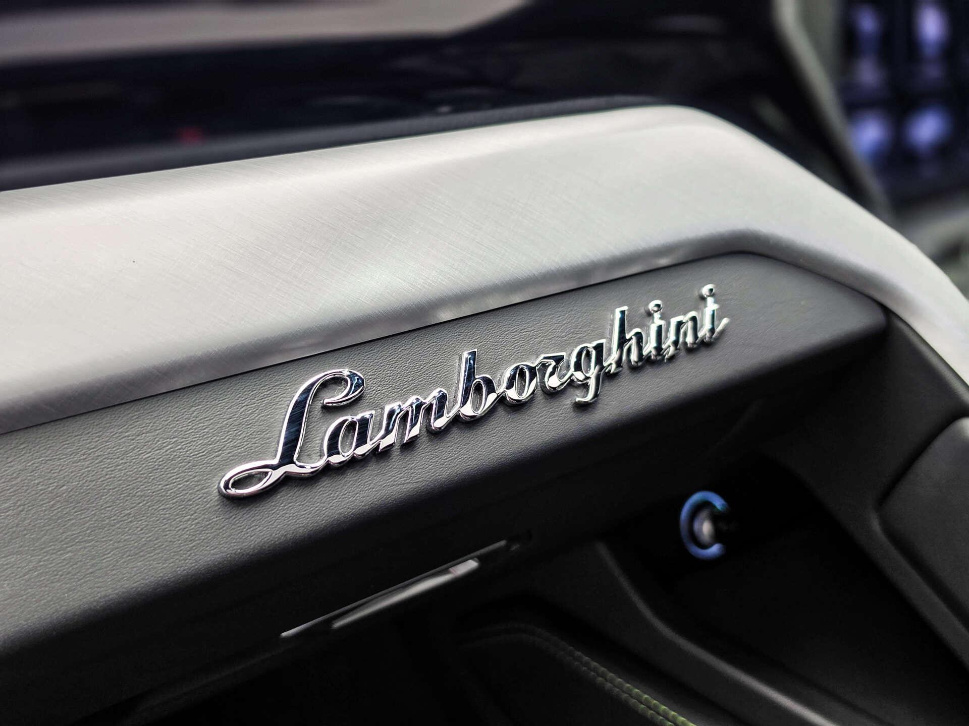 Lamborghini Urus view 53