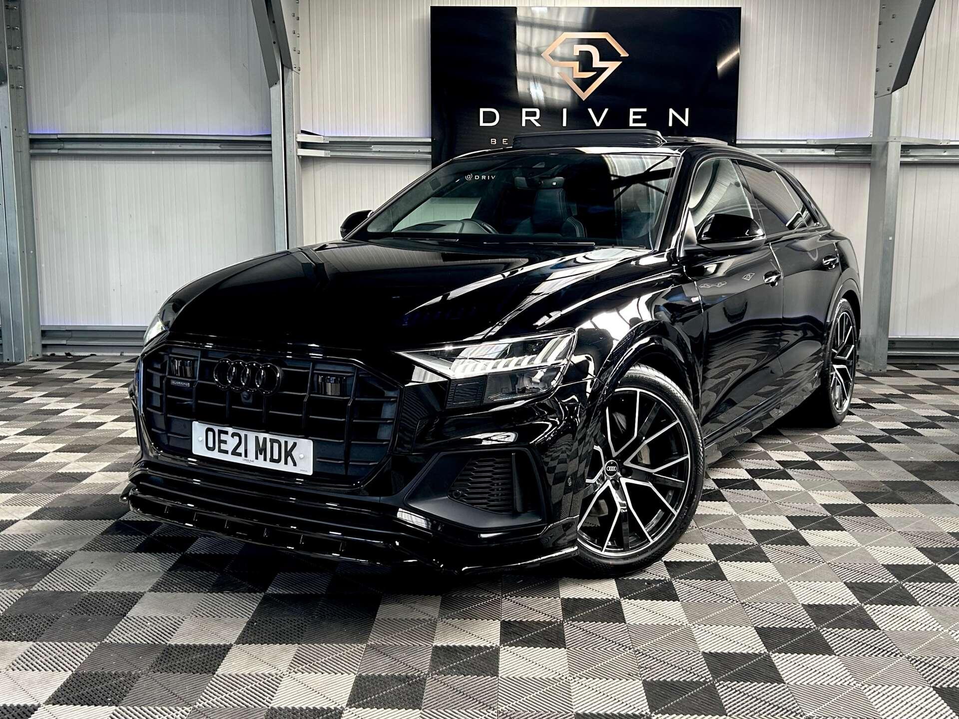 Audi Q8 view 9
