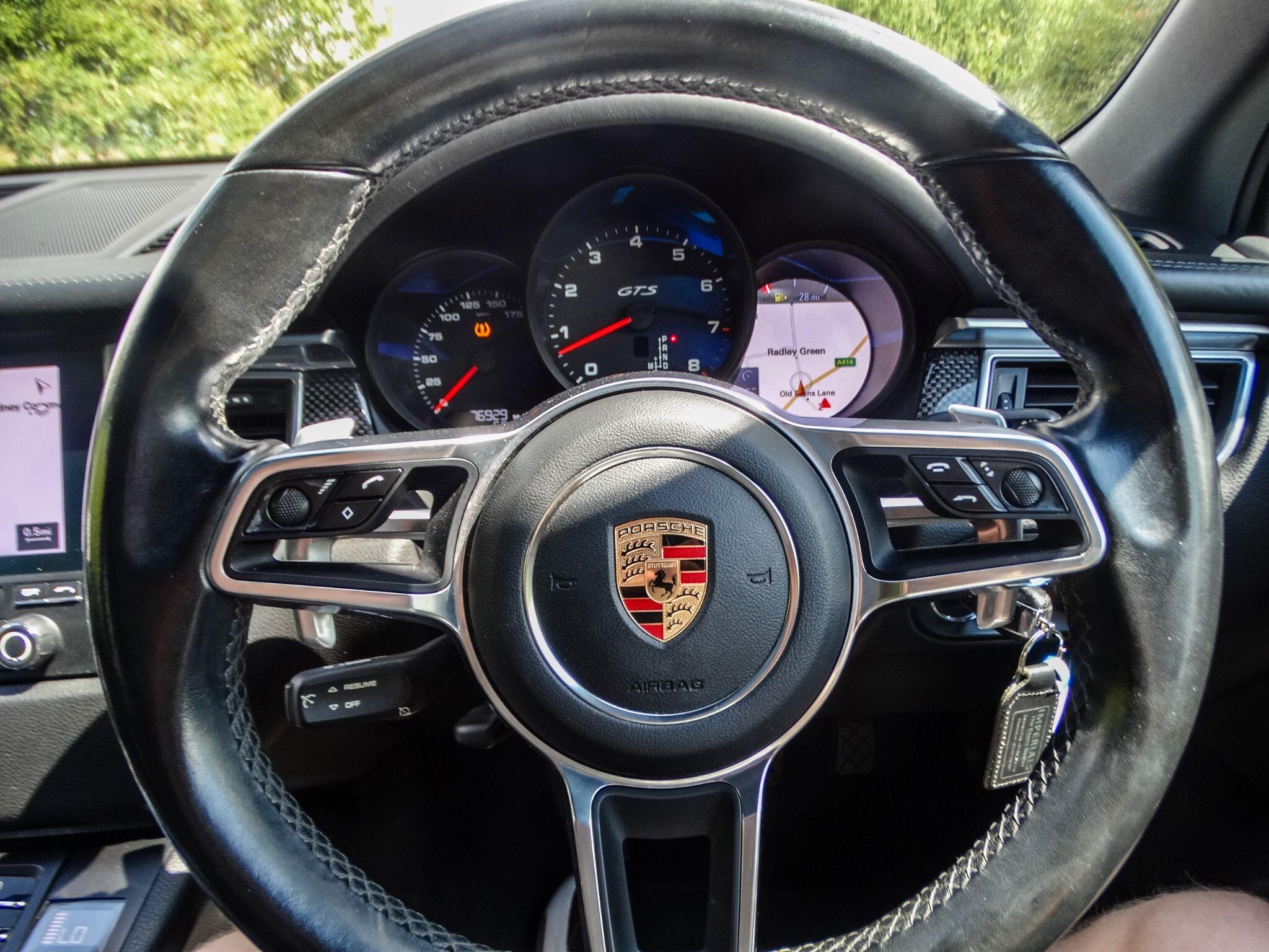 Porsche Macan view 7
