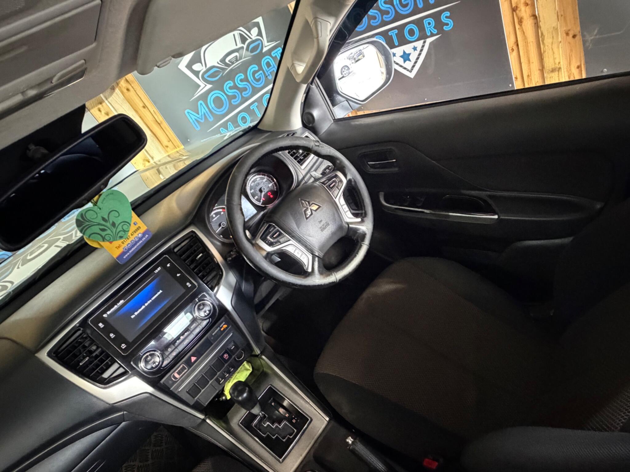 Mitsubishi L200 view 15