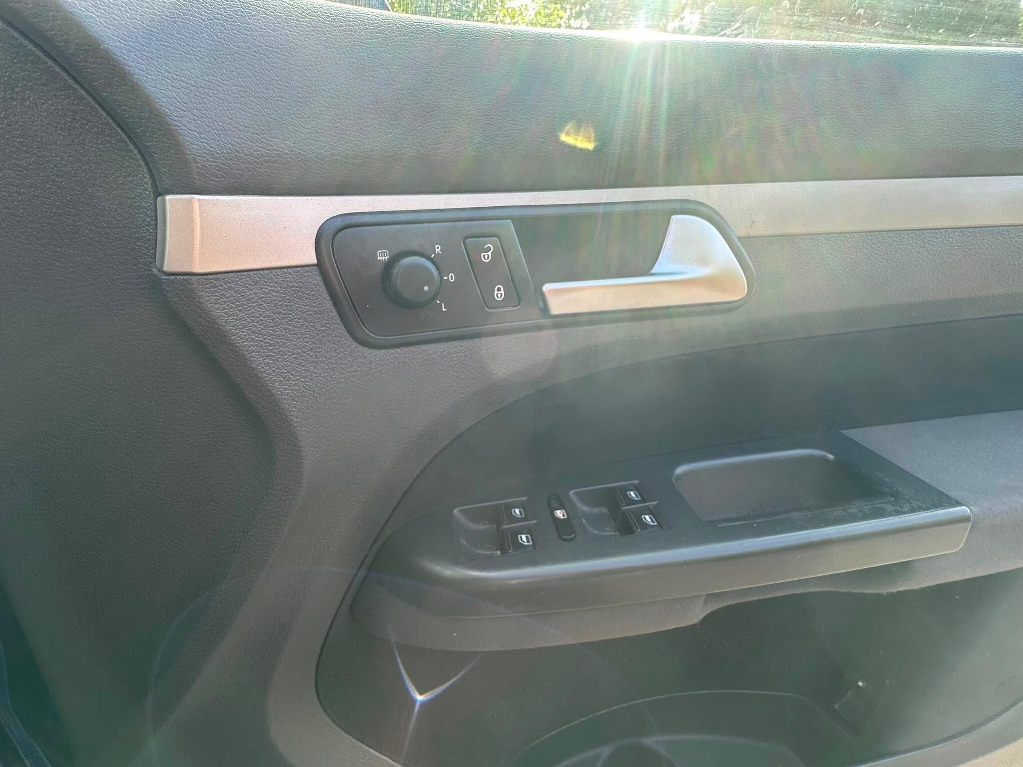 Volkswagen Touran view 28