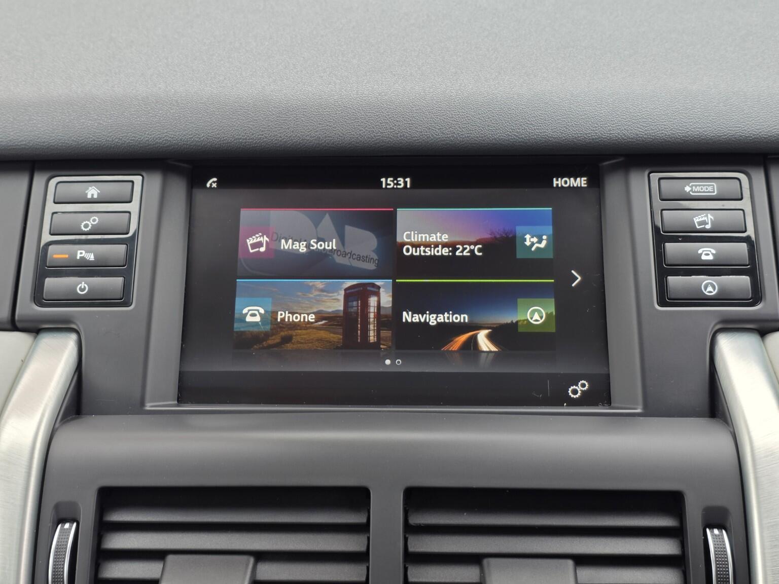 Land Rover Discovery Sport view 16