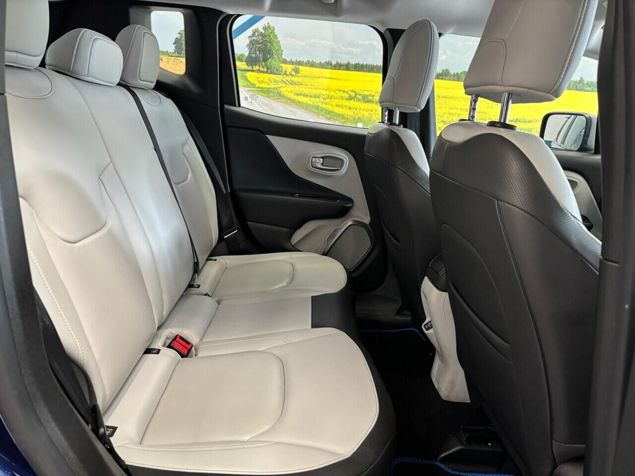 Jeep Renegade view 20
